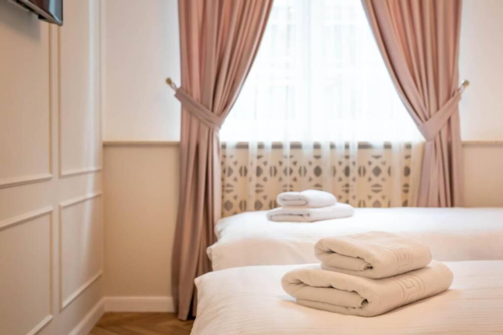 History Museum Apartment Bucarest Esterno foto