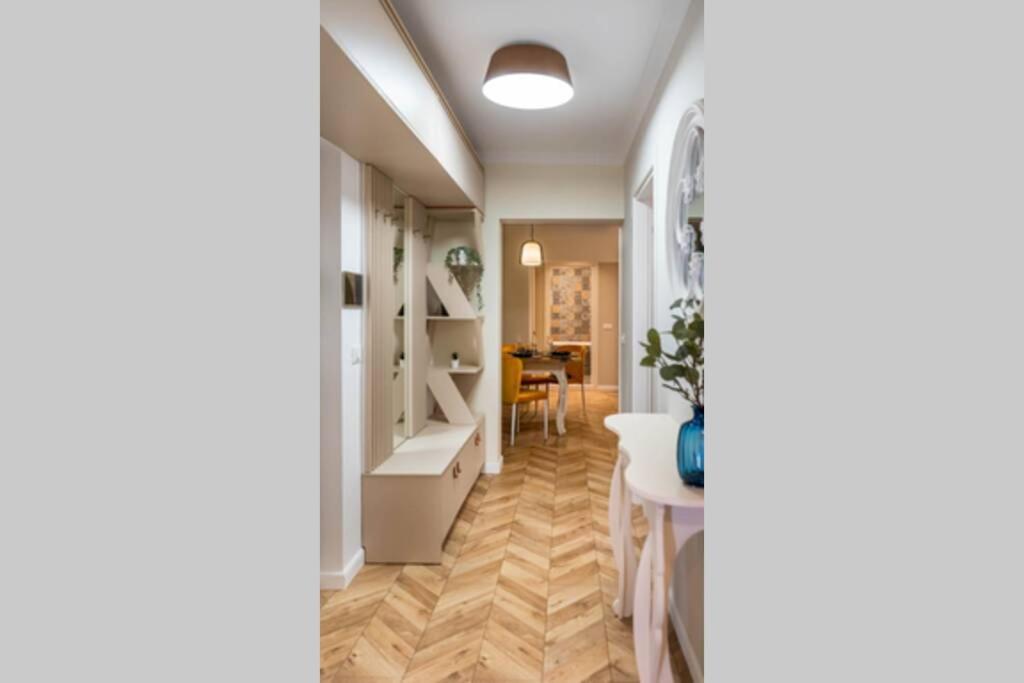 History Museum Apartment Bucarest Esterno foto
